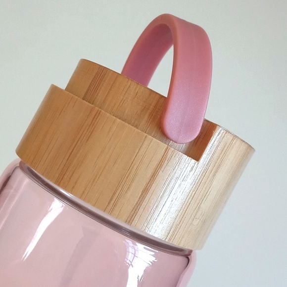 Anthropologie Pink Glass "K" Initial Tumbler with Bamboo Lid and Straw - Picture 8 of 11